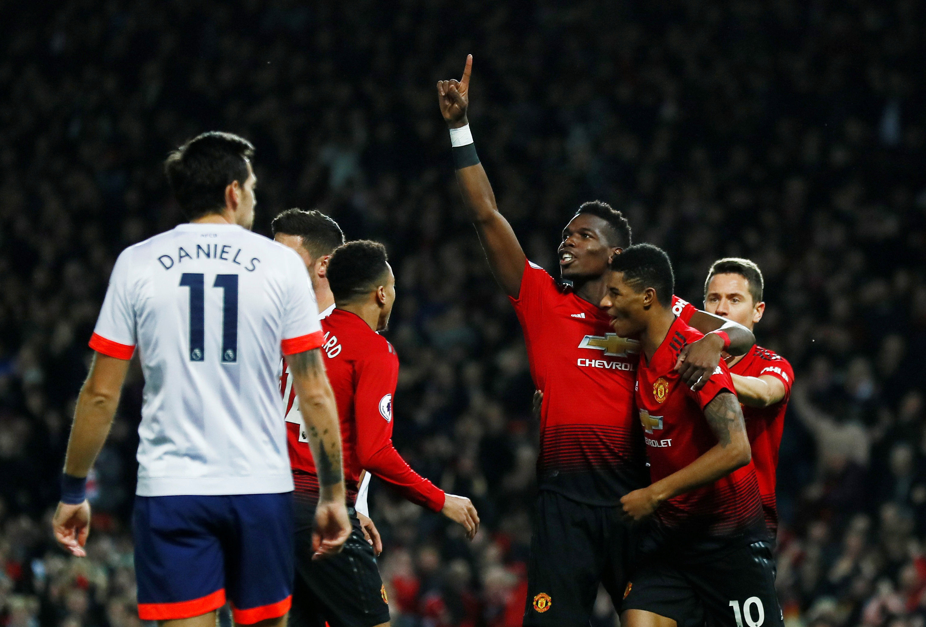 通过以他为 通过以他为